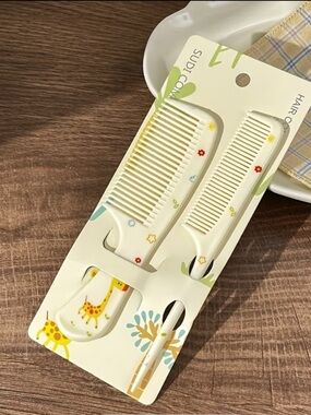 NWT Remi Essentials 2 Kids Cream Hair Comb Set with Yellow Giraffe Print